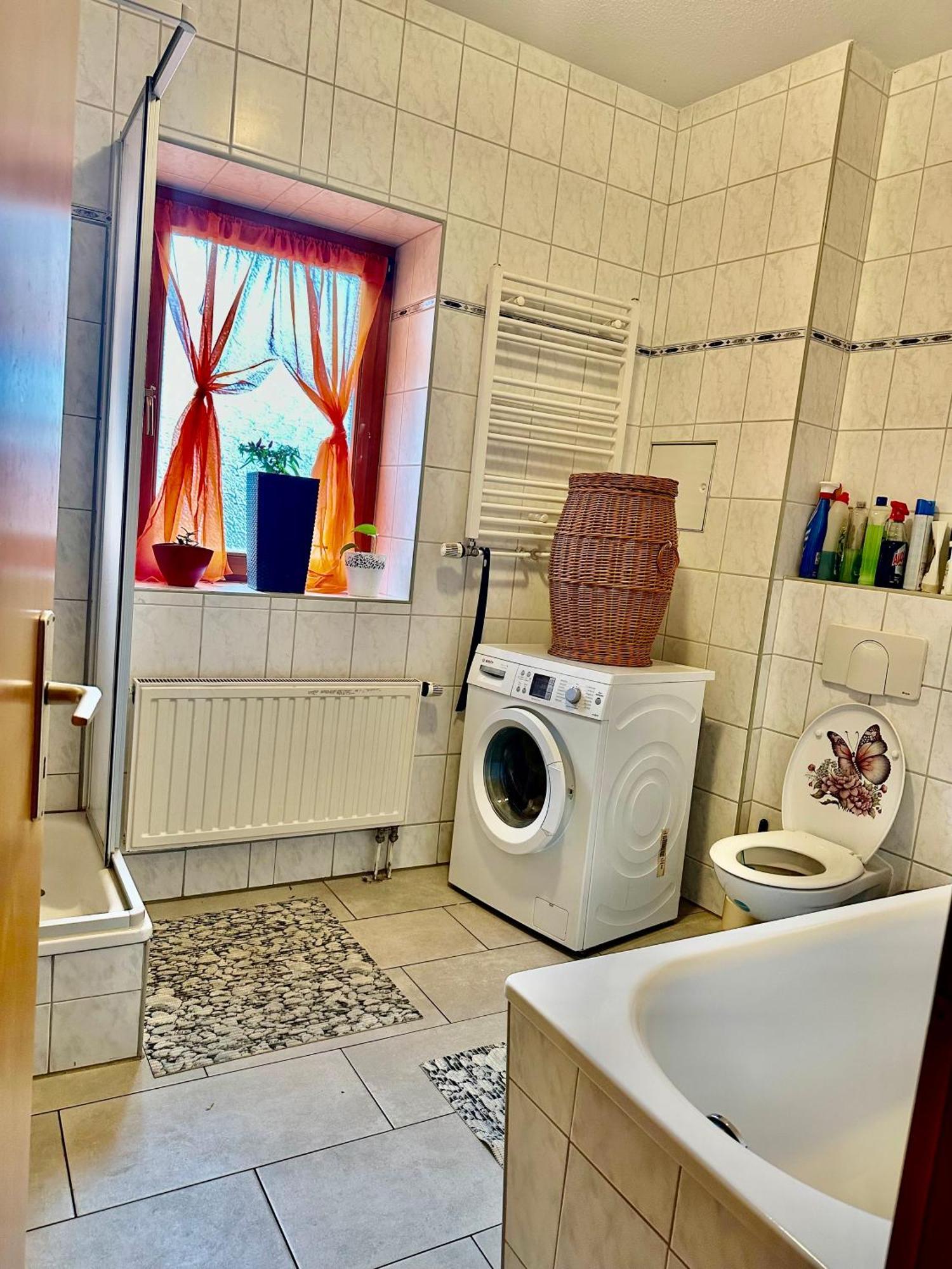 Ferienzimmer Healing Und Montuerwohnung Weissenfels Luaran gambar